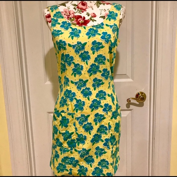Lilly Pulitzer Dresses & Skirts - Lilly Pulitzer vintage yellow shift w/dogwood pattern - size 2